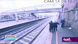 لحظه نفس گیر نجات مرد خودکشی زیر قطار سریع السیر